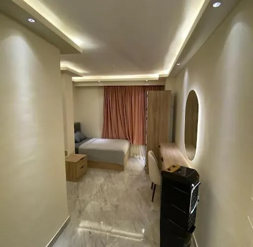 Elegant فيلة